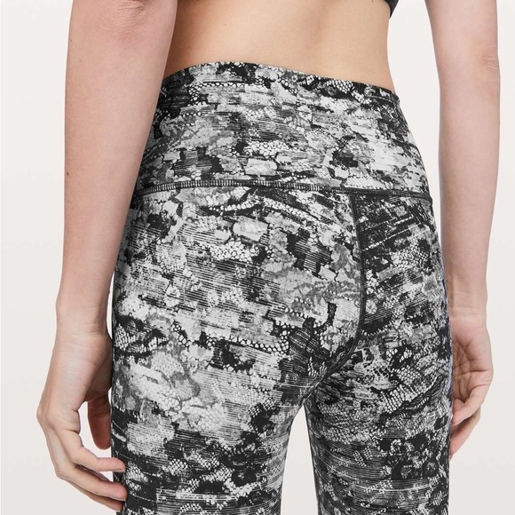 Lululemon Wunder Under High-Rise 7/8 Tight *Full-On Luxtreme 25" - Picture 3 of 14